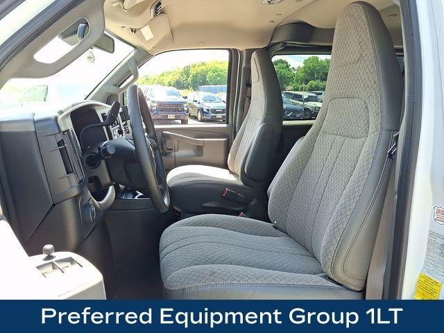 2025 Chevrolet Express Passenger 1LT