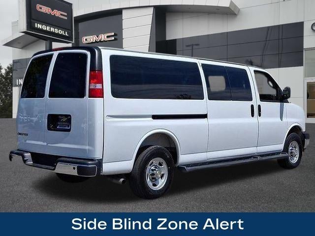 2025 Chevrolet Express Passenger 1LT