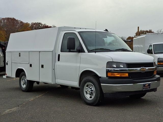 2025 Chevrolet Express Cutaway 3500 Base