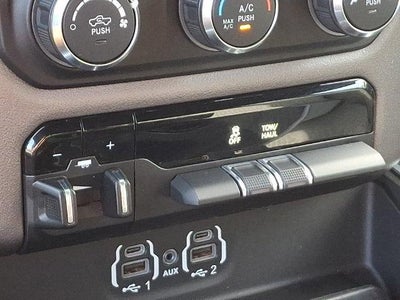 2020 RAM 1500 Big Horn Crew Cab 4x4 5'7" Box