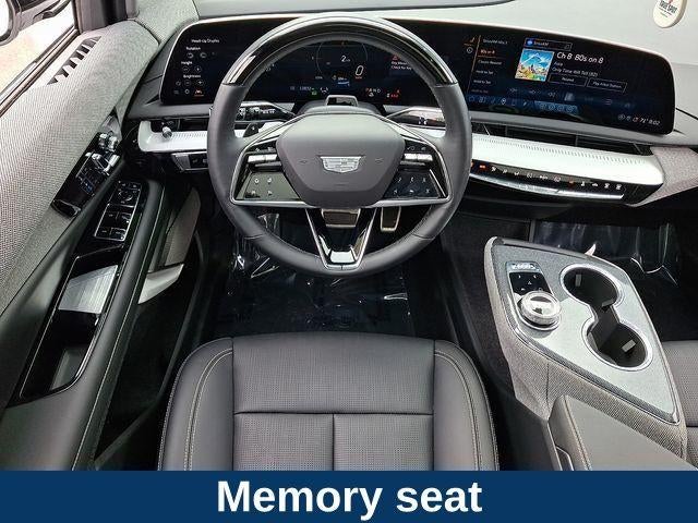 2025 Cadillac OPTIQ Luxury 2