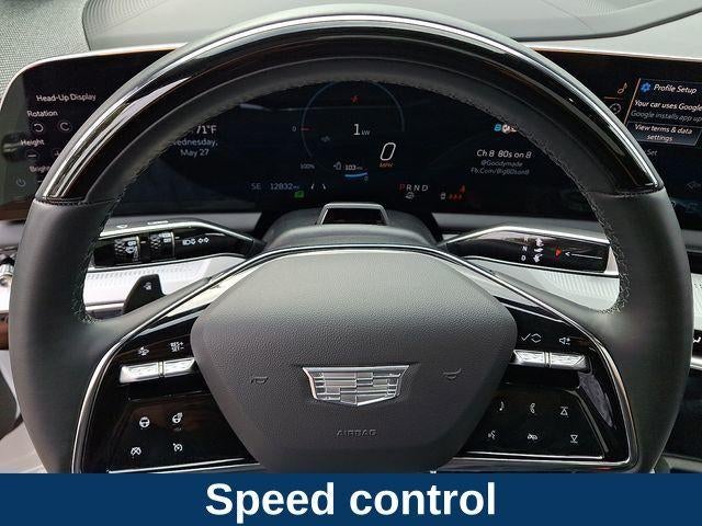 2025 Cadillac OPTIQ Luxury 2