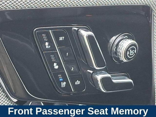 2025 Cadillac OPTIQ Luxury 2
