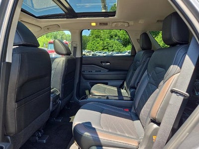 2023 Nissan Pathfinder Platinum 4WD