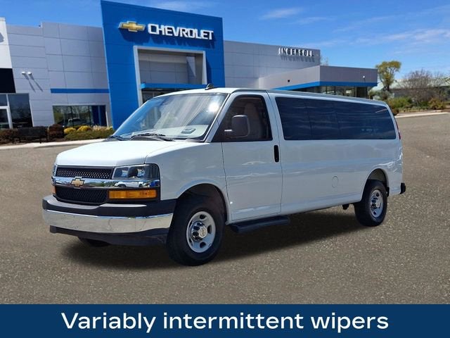 2025 Chevrolet Express Passenger 1LT