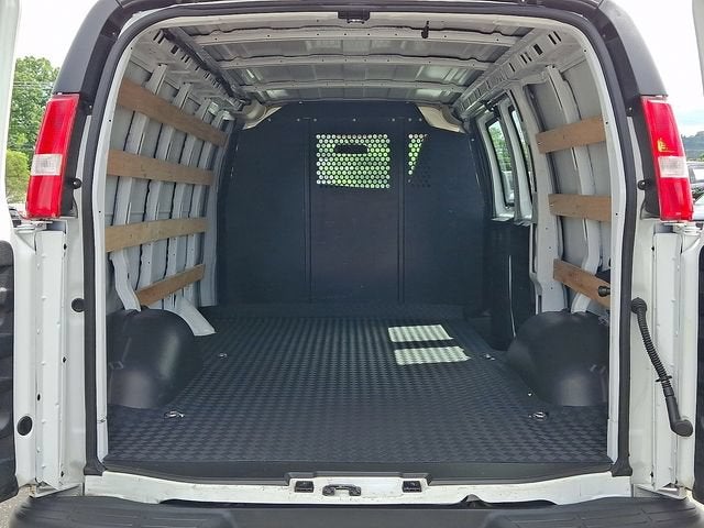 2025 Chevrolet Express Cargo WT