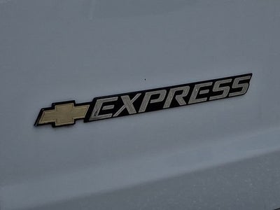 2025 Chevrolet Express Cargo WT