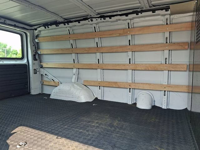 2025 Chevrolet Express Cargo WT