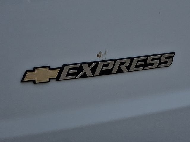2025 Chevrolet Express Cargo WT