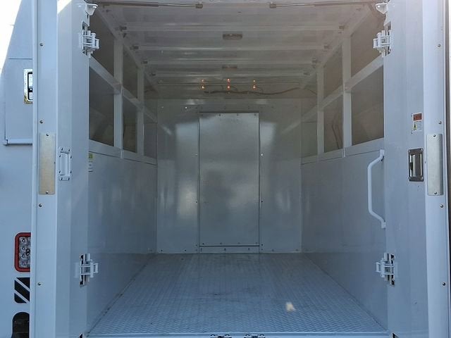 2025 GMC Savana Cutaway 3500 1WT