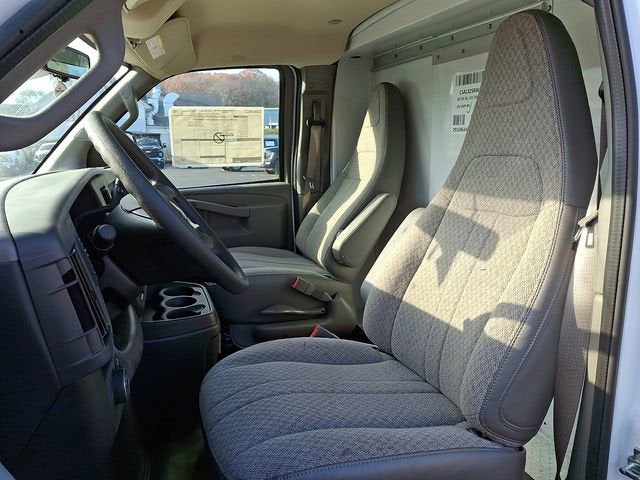 2025 GMC Savana Cutaway 3500 1WT