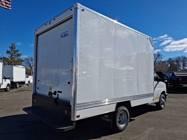 2025 GMC Savana Cutaway 3500 1WT