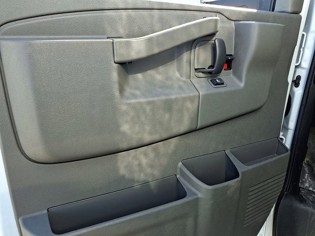 2025 GMC Savana Cutaway 3500 1WT