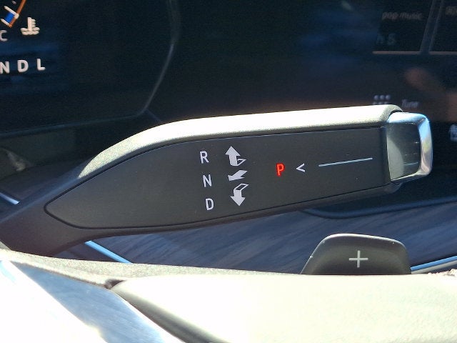 2025 Chevrolet Suburban LT