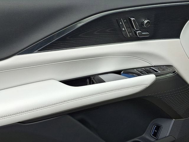 2024 Cadillac LYRIQ Luxury 1