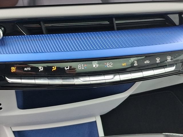 2025 Cadillac OPTIQ Luxury 2