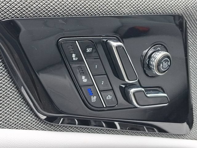 2025 Cadillac OPTIQ Luxury 2