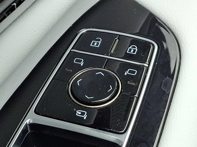 2025 Cadillac OPTIQ Luxury 2