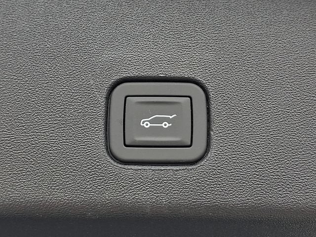 2025 Cadillac OPTIQ Luxury 2