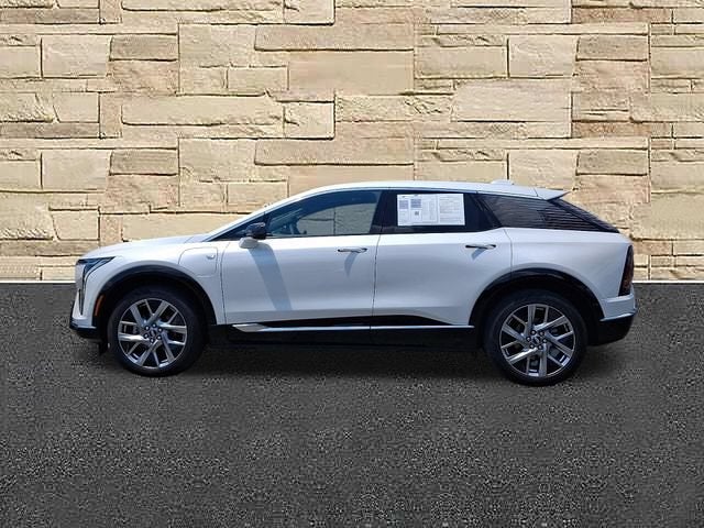 2025 Cadillac OPTIQ Luxury 2