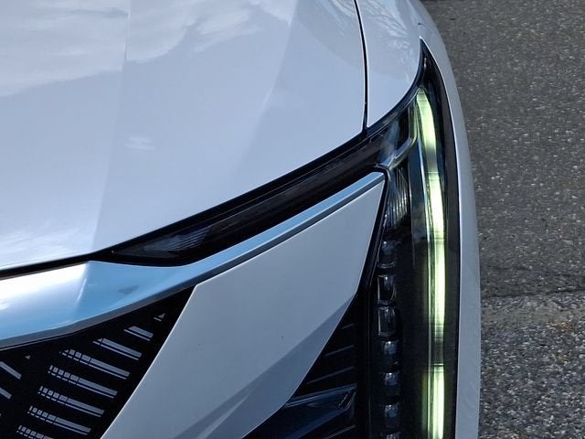 2025 Cadillac OPTIQ Luxury 2