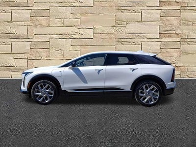 2025 Cadillac OPTIQ Luxury 2