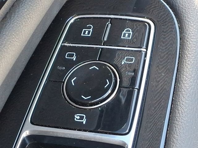 2025 Cadillac OPTIQ Luxury 2