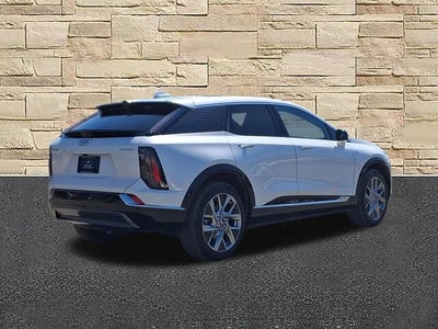 2025 Cadillac OPTIQ Luxury 2