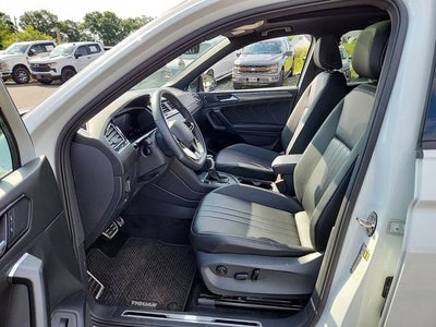 2024 Volkswagen Tiguan 2.0T SE R-Line Black