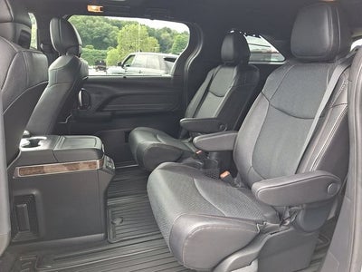 2025 Toyota Sienna Platinum