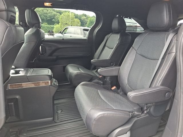 2025 Toyota Sienna Platinum
