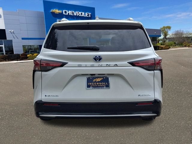 2025 Toyota Sienna Platinum