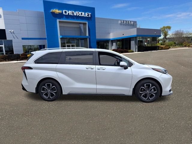2025 Toyota Sienna Platinum