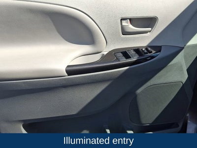 2013 Toyota Sienna LE V6 8 Passenger