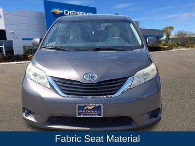 2013 Toyota Sienna LE V6 8 Passenger