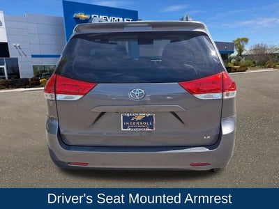 2013 Toyota Sienna LE V6 8 Passenger