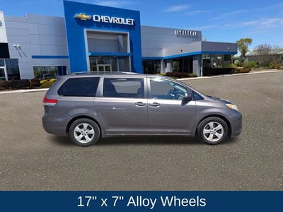 2013 Toyota Sienna LE V6 8 Passenger