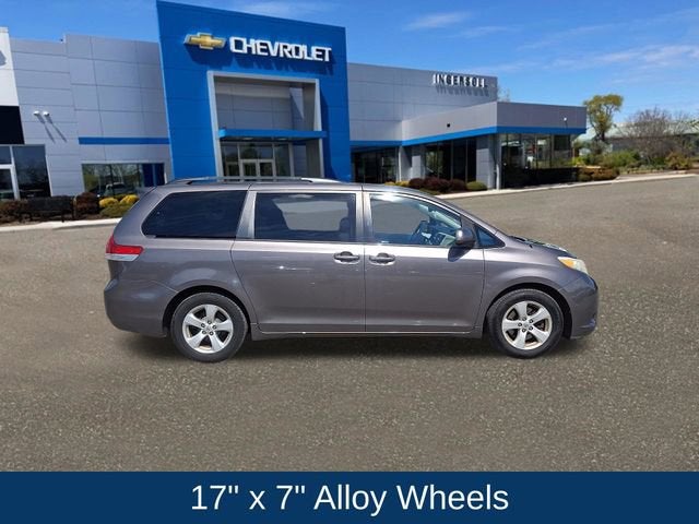 2013 Toyota Sienna LE V6 8 Passenger