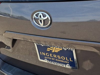 2013 Toyota Sienna LE V6 8 Passenger