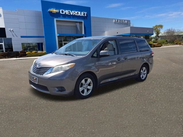 2013 Toyota Sienna LE V6 8 Passenger