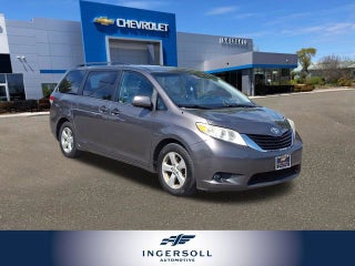 2013 Toyota Sienna LE V6 8 Passenger