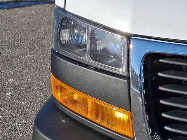 2025 GMC Savana Cutaway 3500 1WT