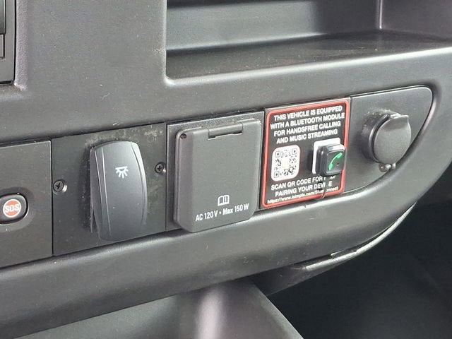 2025 GMC Savana Cutaway 3500 1WT