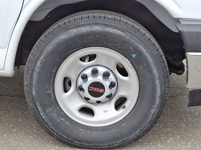 2025 GMC Savana Cutaway 3500 1WT