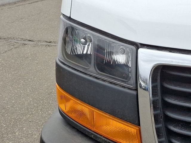 2025 GMC Savana Cutaway 3500 1WT