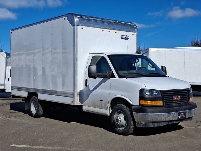 2025 GMC Savana Cutaway 3500 1WT