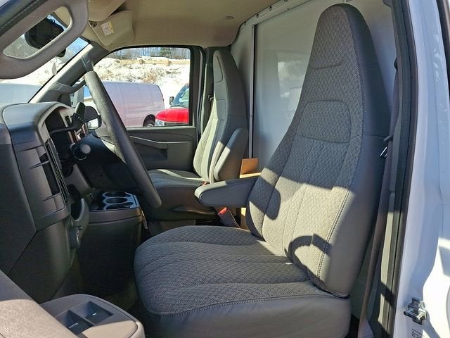 2025 GMC Savana Cutaway 3500 1WT