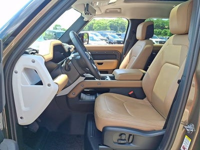 2025 Land Rover Defender 110 P300