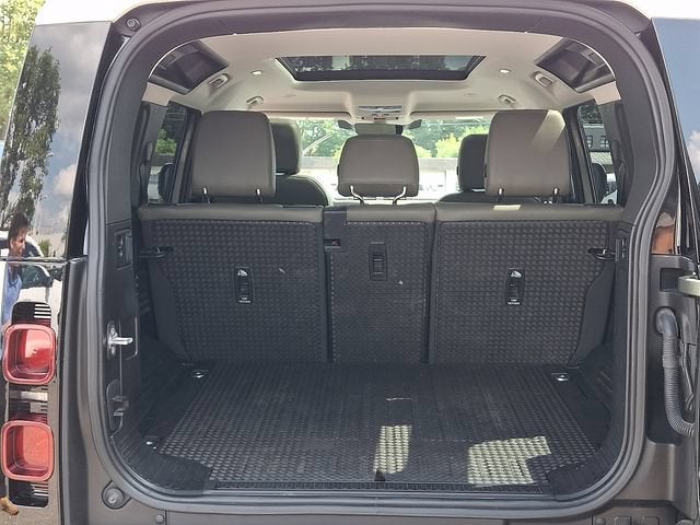 2023 Land Rover Defender 110 SE