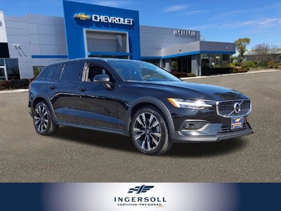 2022 Volvo V60 Cross Country T5